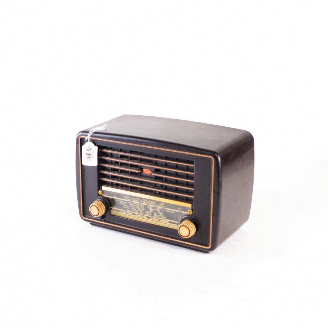 RADIO DUX, 1900 talets mitt, bakelit. H:19x 29x 15cm