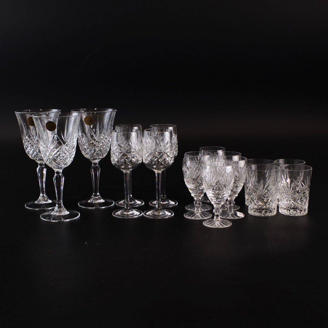 PARTI GLAS, olika modeller, bland annat vinglas, snapsglas, oanvända
